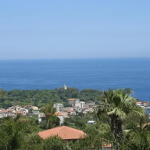 mansarda-sul-mare-dei-ciclopi.sicilyhotelsitaly.net/